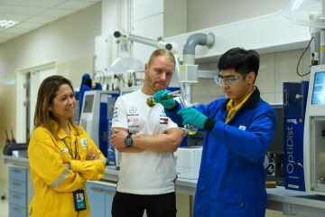 M213055 Lewis and Valtteri visit PETRONAS in Malaysia