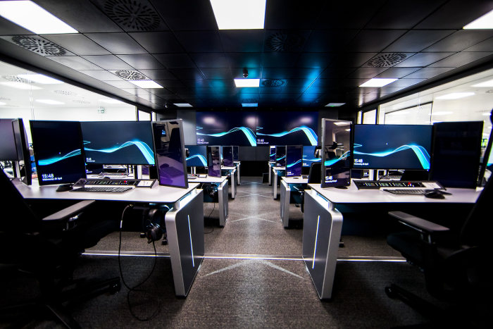 M174241 F1, Brackley, Mercedes-AMG Petronas Motorsport, Race Support Room