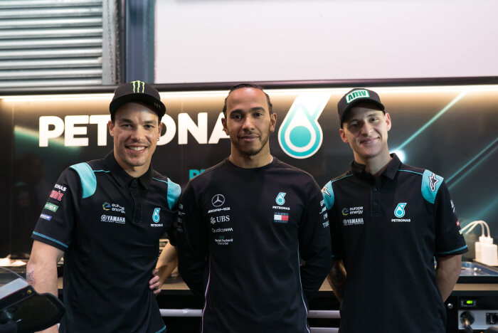 M185873 Lewis visits PETRONAS YSRT at the 2019 Qatar MotoGP™