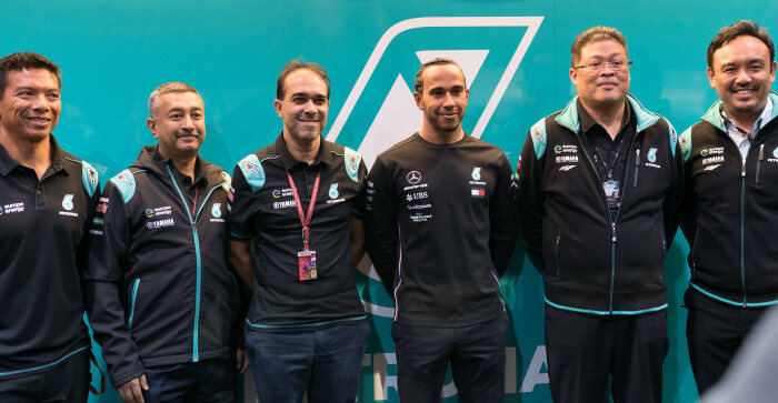 M185877 Lewis visits PETRONAS YSRT at the 2019 Qatar MotoGP™
