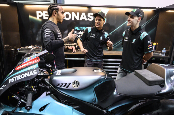 M185887 Lewis visits PETRONAS YSRT at the 2019 Qatar MotoGP™