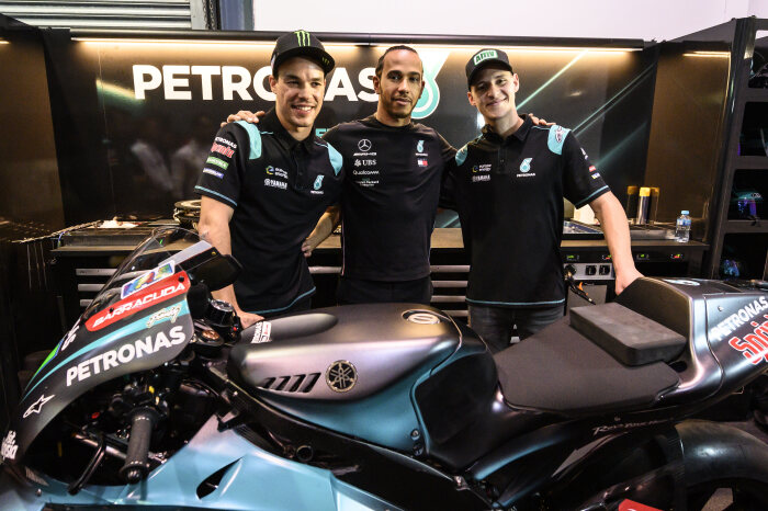 M185888 Lewis visits PETRONAS YSRT at the 2019 Qatar MotoGP™