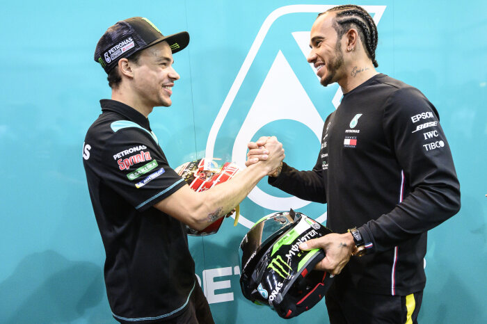 M185889 Lewis visits PETRONAS YSRT at the 2019 Qatar MotoGP™