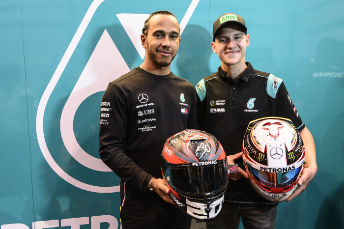 M185890 Lewis visits PETRONAS YSRT at the 2019 Qatar MotoGP™