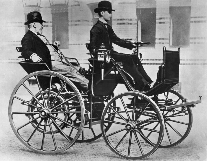 M204744 Gottlieb Daimler and his “Motor Carriage”