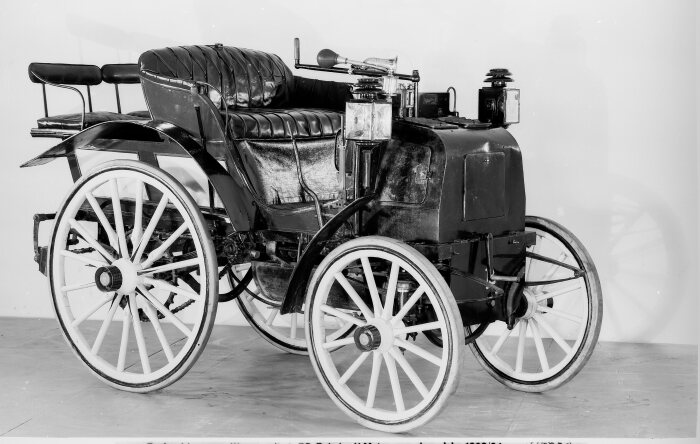 M204760 Panhard & Levassor vehicle with Daimler engine