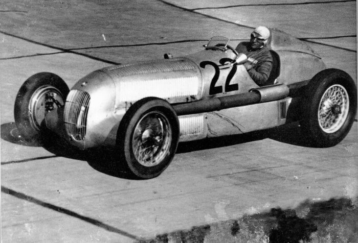 M204761 The Mercedes-Benz W 25 - "the first Silver Arrow" - at the 1934 Eifelrennen