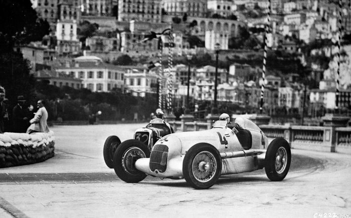 M204763 Luigi Fagioli behind the wheel of the Mercedes-Benz W 25 in the 1935 Monaco GP
