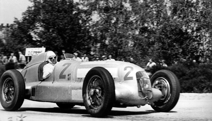 M204765 Rudolf Caracciola at the wheel of the Mercedes-Benz W 25 in the 1934 French GP