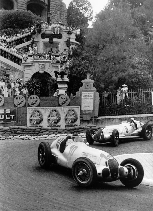 M204771 Manfred von Brauchitsch and Rudolf Caracciola driving the Mercedes-Benz W 125 in the 1937 Monaco GP