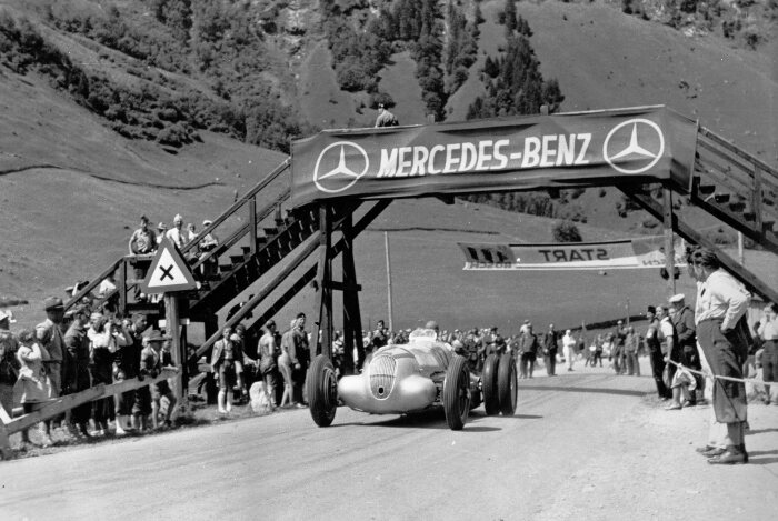 M204773 Manfred von Brauchitsch behind the wheel of the Mercedes-Benz W 125 at the 1939 Großglockner mountain race