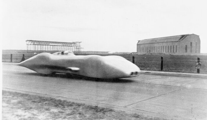 M204780 Rudolf Caracciola at the wheel of the Mercedes-Benz W 125 record car