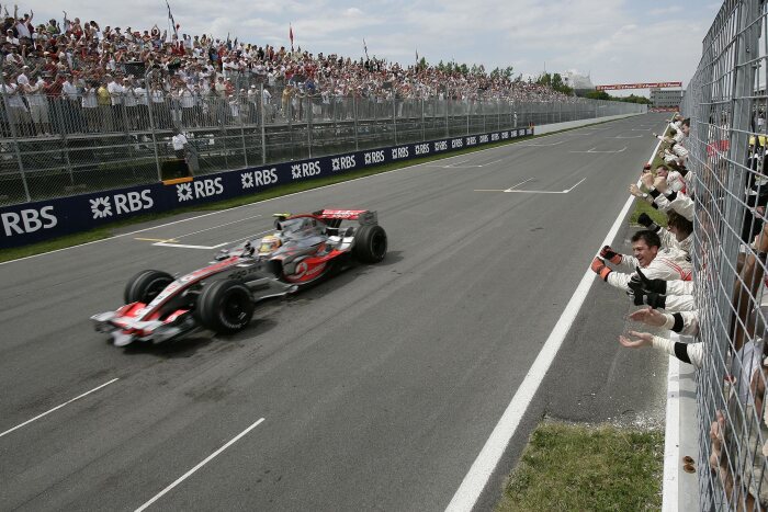 M204814 Lewis Hamilton driving a McLaren-Mercedes MP4-22 at the 2007 Canadian Grand Prix