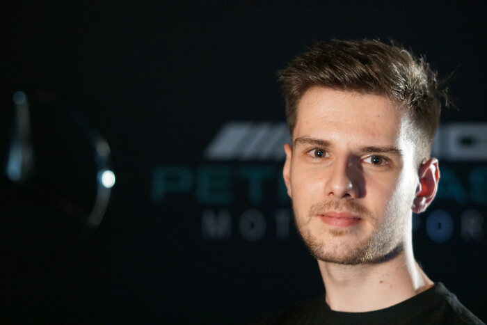 M168068 Mercedes-AMG Petronas Esports - Patryk Krutyj