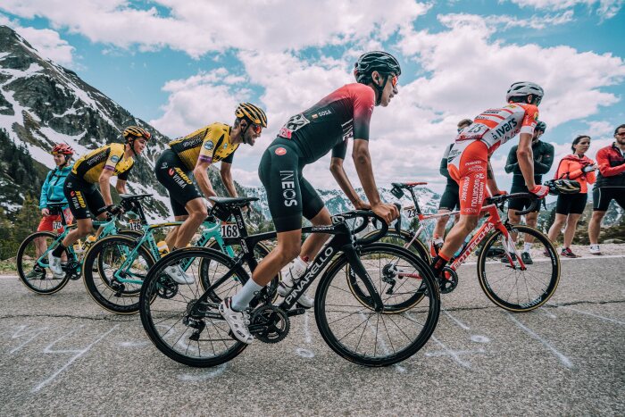 M224279 Mercedes-AMG Petronas Motorsport announces performance partnership with INEOS sailing and cycling teams