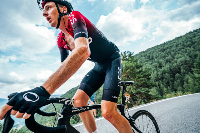 M224280 Mercedes-AMG Petronas Motorsport announces performance partnership with INEOS sailing and cycling teams