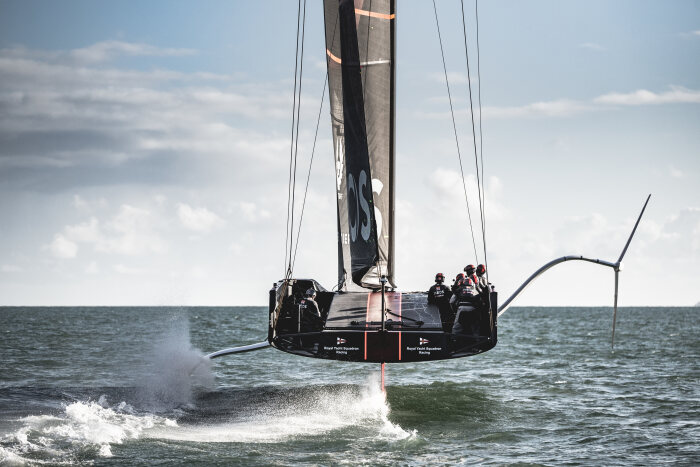 M224284 Mercedes-AMG Petronas Motorsport announces performance partnership with INEOS sailing and cycling teams