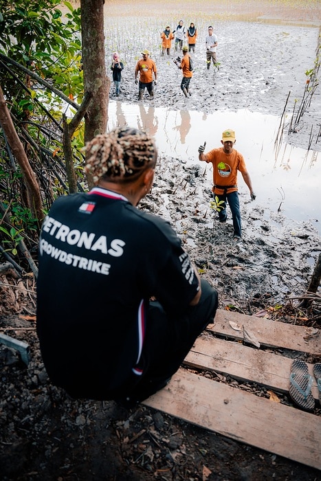 M392890 Lewis visits PETRONAS Mangrove Conservation Project in Malaysia