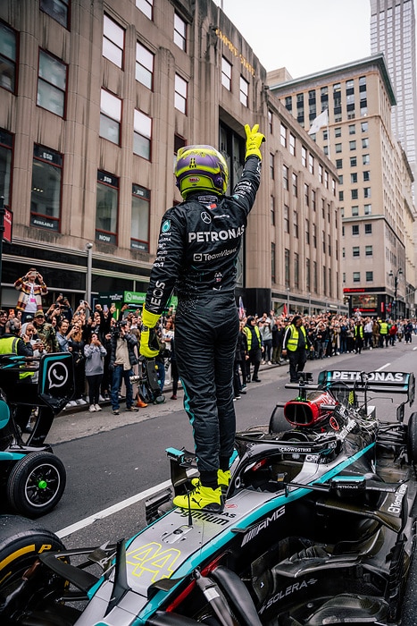 M429215 Team Celebrates WhatsApp Partnership with Iconic New York Demo Run