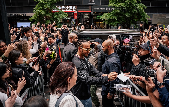 M429220 Team Celebrates WhatsApp Partnership with Iconic New York Demo Run