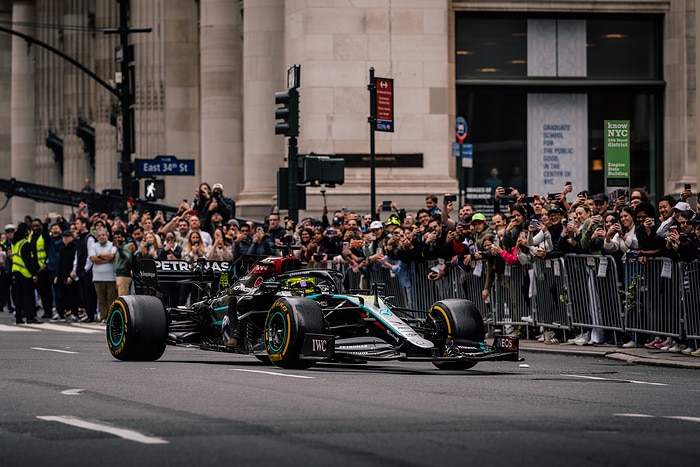 M429228 Team Celebrates WhatsApp Partnership with Iconic New York Demo Run