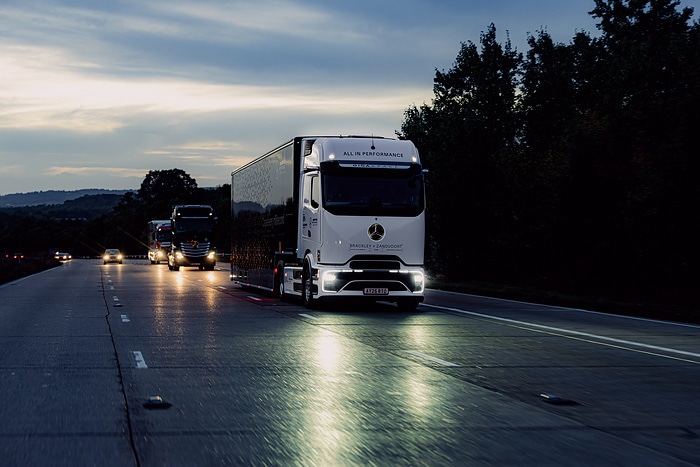 M530418 Mercedes-AMG PETRONAS F1 Team uses Electric Power to transport W16 Cars to 2025 Dutch Grand Prix
