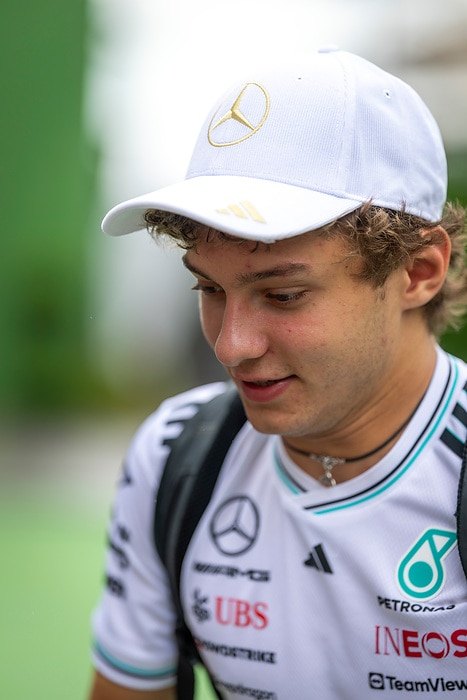 M537687 2025 Singapore Grand Prix , Thursday, Sam Bloxham